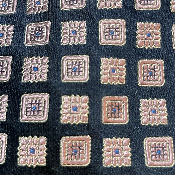 Brooks Brothers Pure Silk Tie - Picture 2 of 6